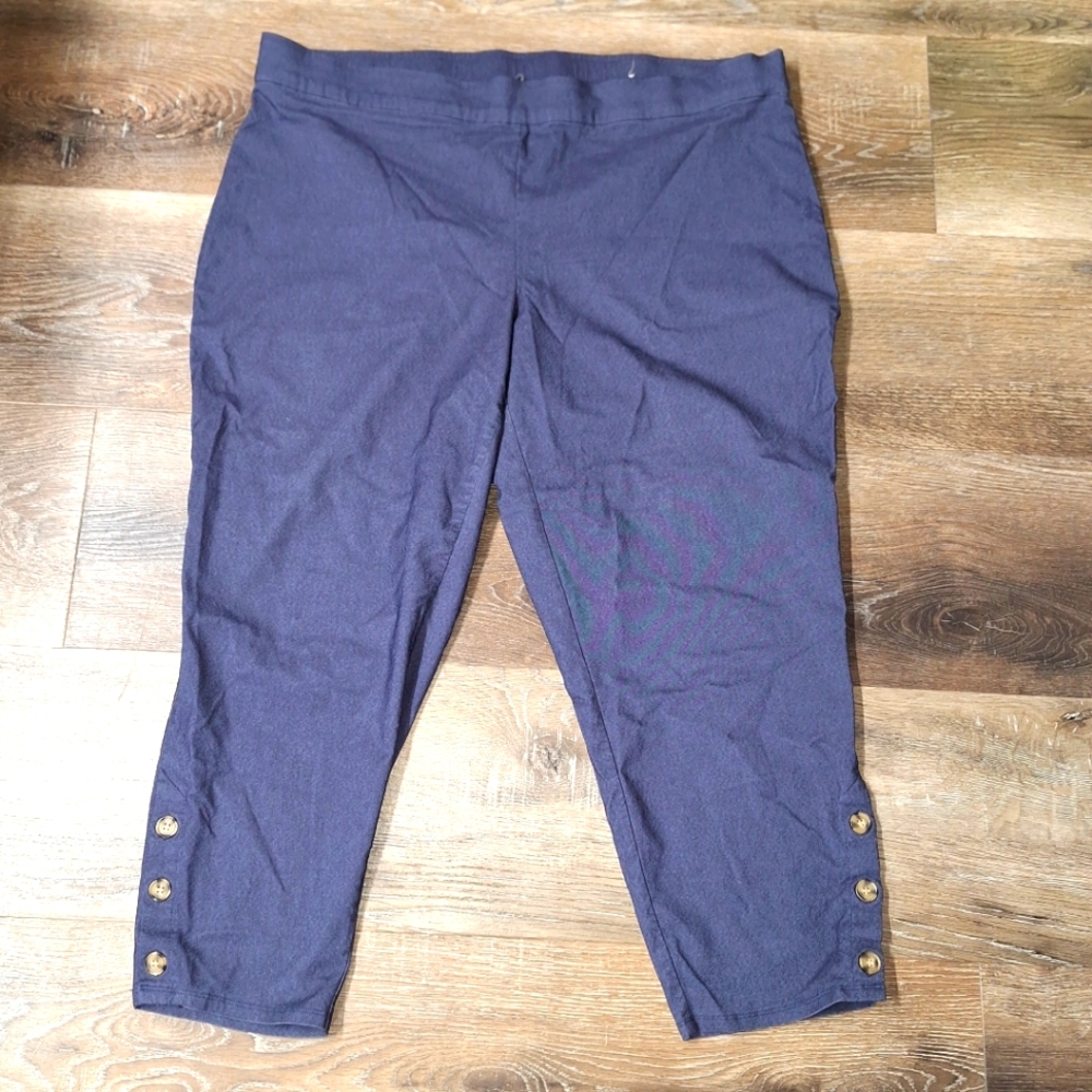 CJ Banks Signature Slimming, Navy Capri with Button Accents, Size 24 W RN#63823